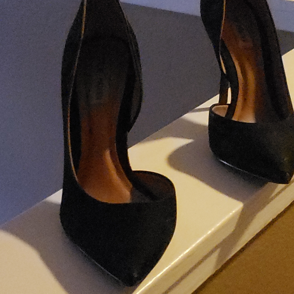 Steve Madden suede black pumps